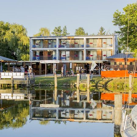 Port Etterem&Panzio Bed and Breakfast Balatonmáriafürdő Exteriör bild