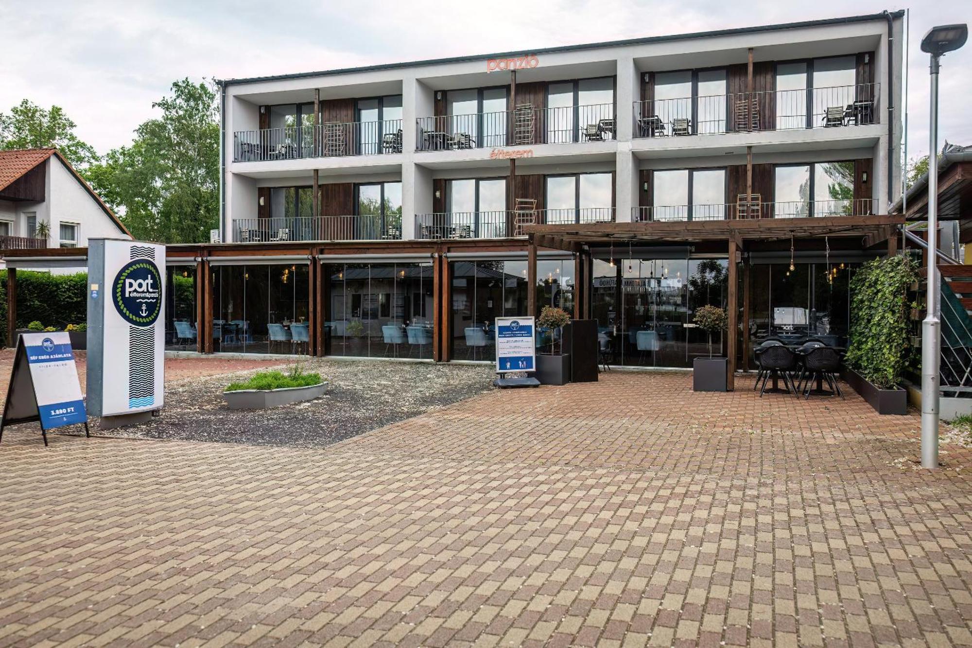 Port Etterem&Panzio Bed and Breakfast Balatonmáriafürdő Exteriör bild